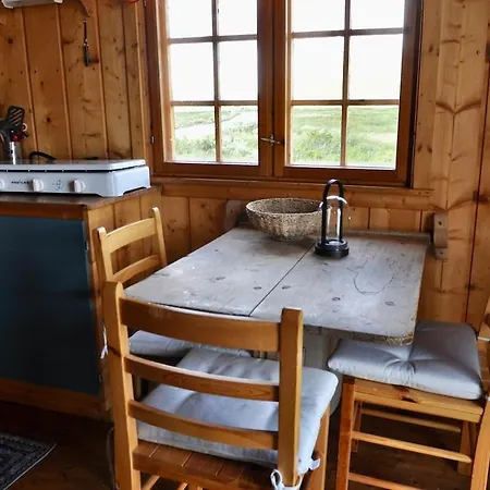 Hyggelig Fiskebu Ved Langrumpa Fiskevann *